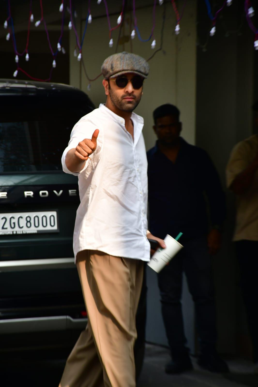 Ranbir Kapoor posed for the paparazzi as he was clicked in the city