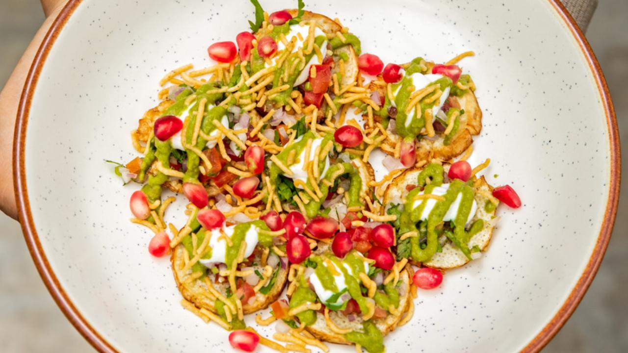 Almost everybody loves chaat in India. It gets even better because every part of India boasts of different types of chaat that you must have eaten. At Cafe Duco in Bandra, chef Urvika Kanoi takes this very love for chaat and adds yam to it. In a delicious mix of flavours, the city chef adds pomegranate, bhujiya, hung curd and more to make a flavour bomb in one bite.