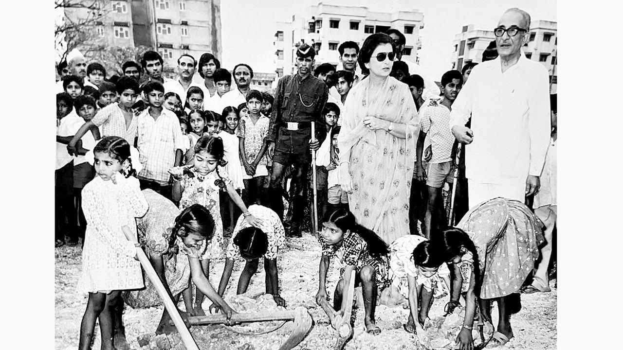 The inauguration of work at the Children’s Complex in 1972, with the kids of Kherwadi’s slums