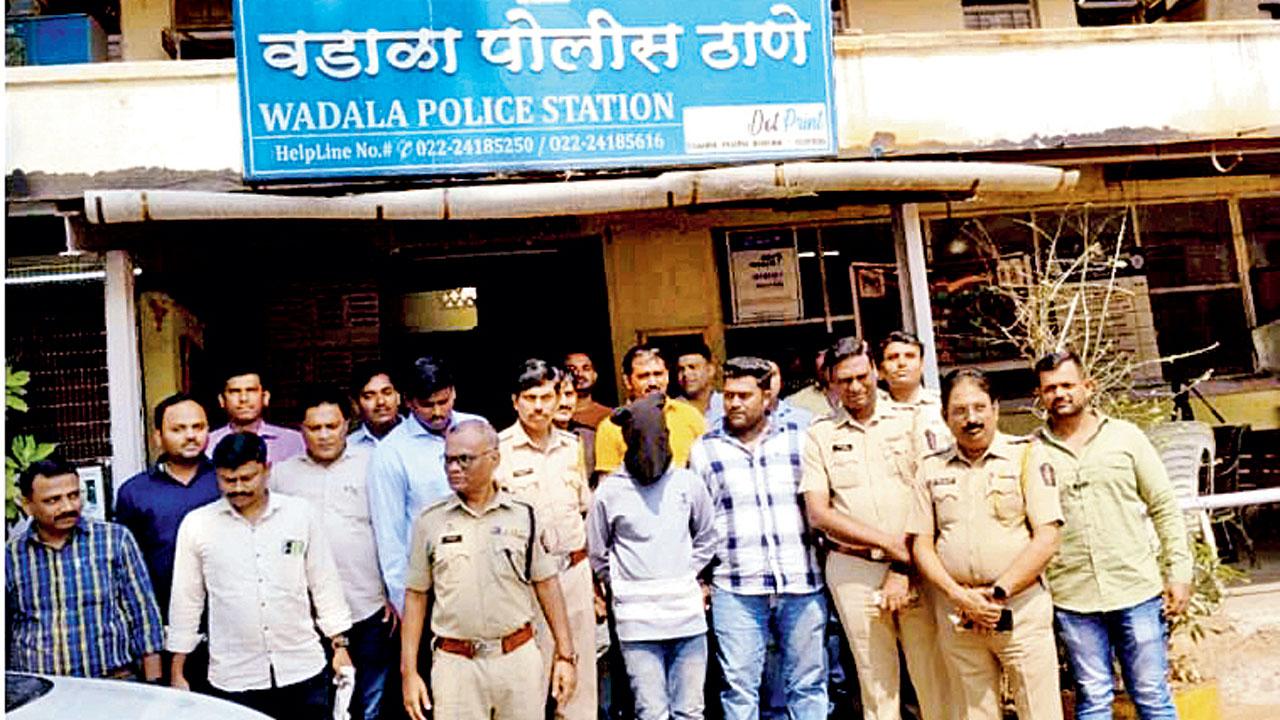Wadala police with the accused
