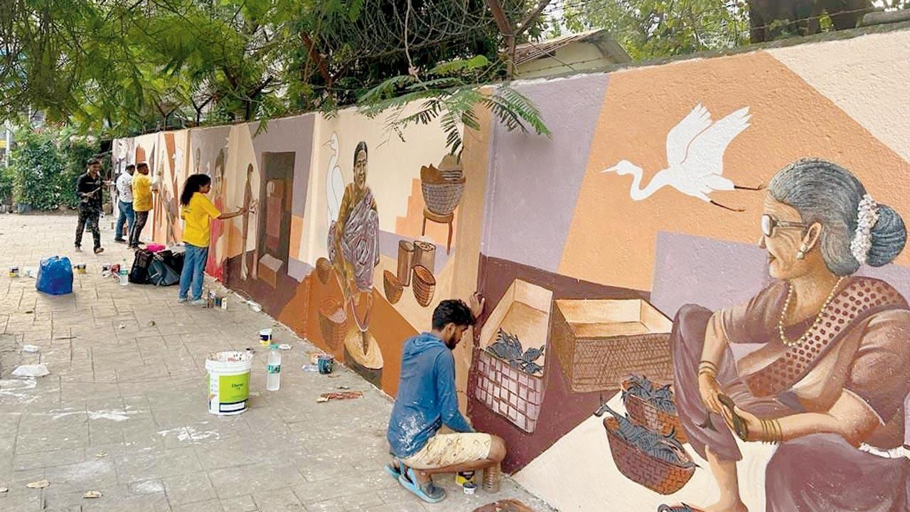 Mumbai: Wall rocks with Sassoon Docks