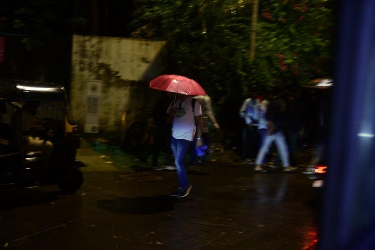 The weather department has predicted thunderstorms accompanied by lightning and gusty winds (30-40kmph) over one or two places in Mumbai, Thane, Raigad, and Palghar districts