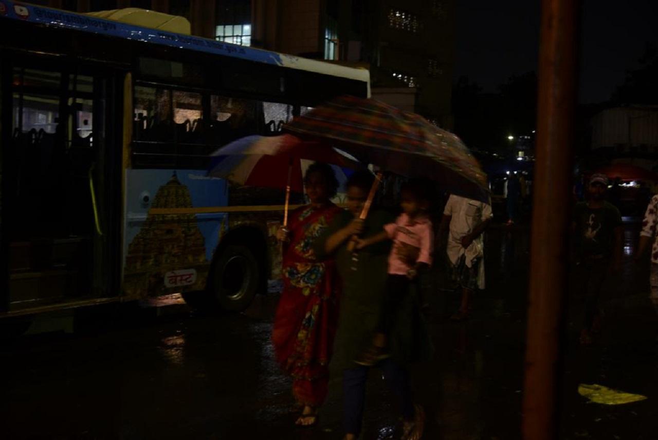 The IMD has issued a yellow alert for Mumbai, Thane, Raigad, and Palghar districts for today