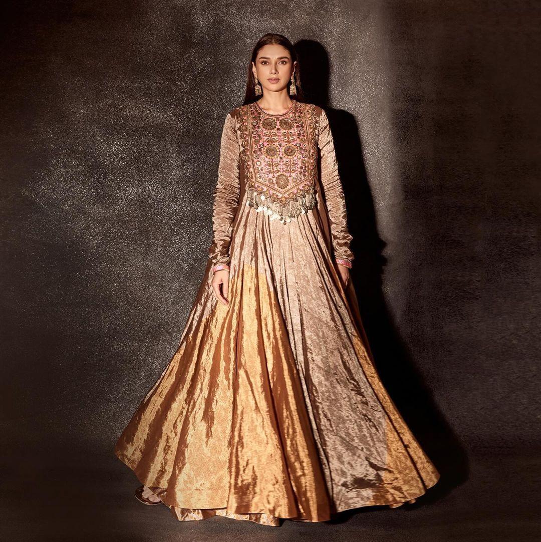 Aditi Rao Hydari looked her regal best in this stunning Anarkali couture