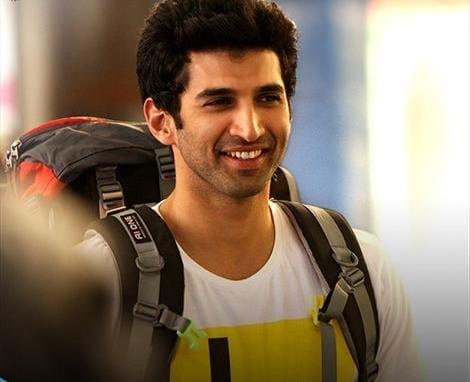 In YJHD, ARK played the role of the carefree boy for the first half of the film. With his tees and curly hair, Adi captured hearts again