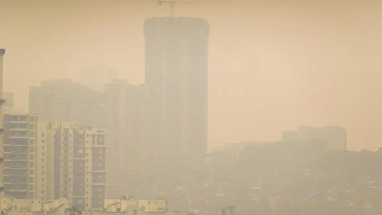 At AQI of 323, Delhi`s air quality continues to remain in `very poor` category At AQI of 323, Delhi`s air quality continues to remain in `very poor` category