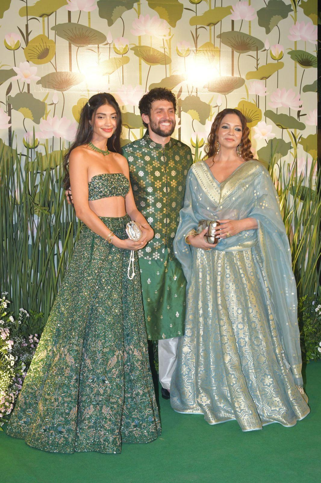 Alanna, Deanne Pandey and Ivor arrived at Arpita Khan's Diwali 2023 bash in their traditional best