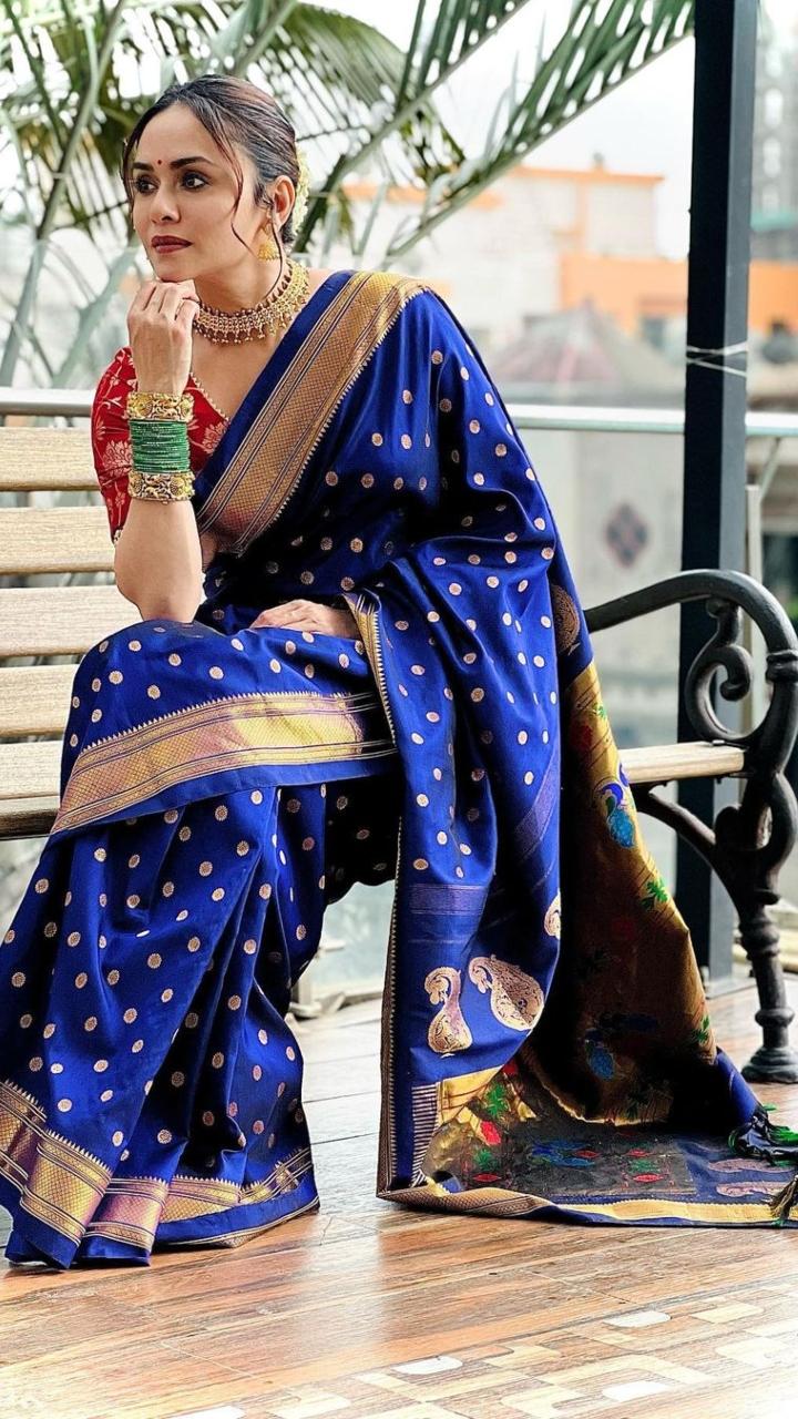 The Marathi mulgi opted for a blue paithani saree with a red blouse. Amruta looked stunning and made a statement in a traditional Maharashtrian outfit