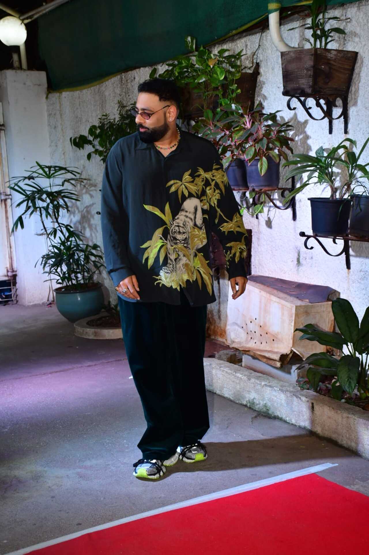 Badshah arrives in his trademark oversized shirt and pants