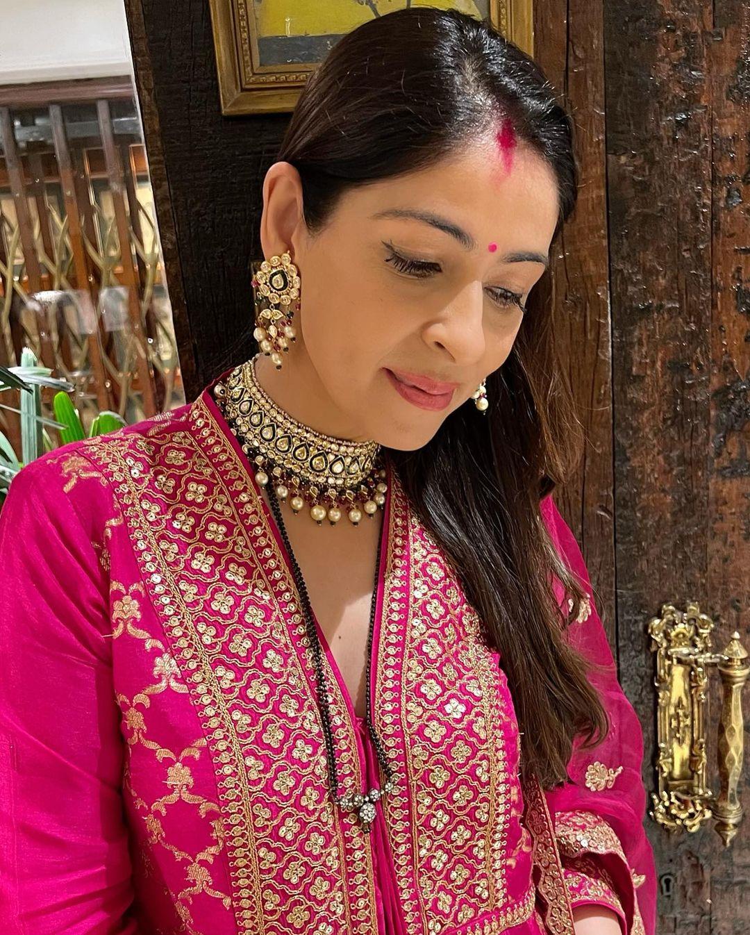 Bhavana Pandey's look for Karwa Chauth is all things gorgeous. For this year, take inspiration from this gorgeous pink salwar set