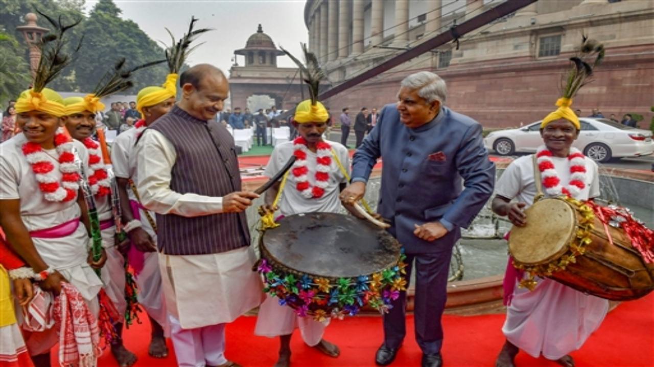 The Prime Minister was accompanied by Jharkhand Chief Minister Hemant Soren, Union Minister of Tribal Affairs Arjun Munda and Governor of Jharkhand CP Radhakrishnan.