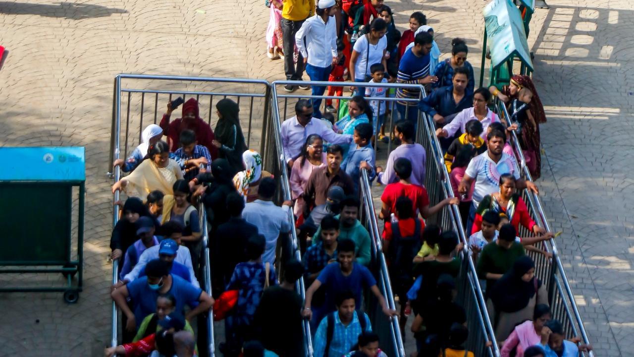 Visitors at Byculla Zoo in Mumbai await for an entry on Tuesday. Pics/BMC