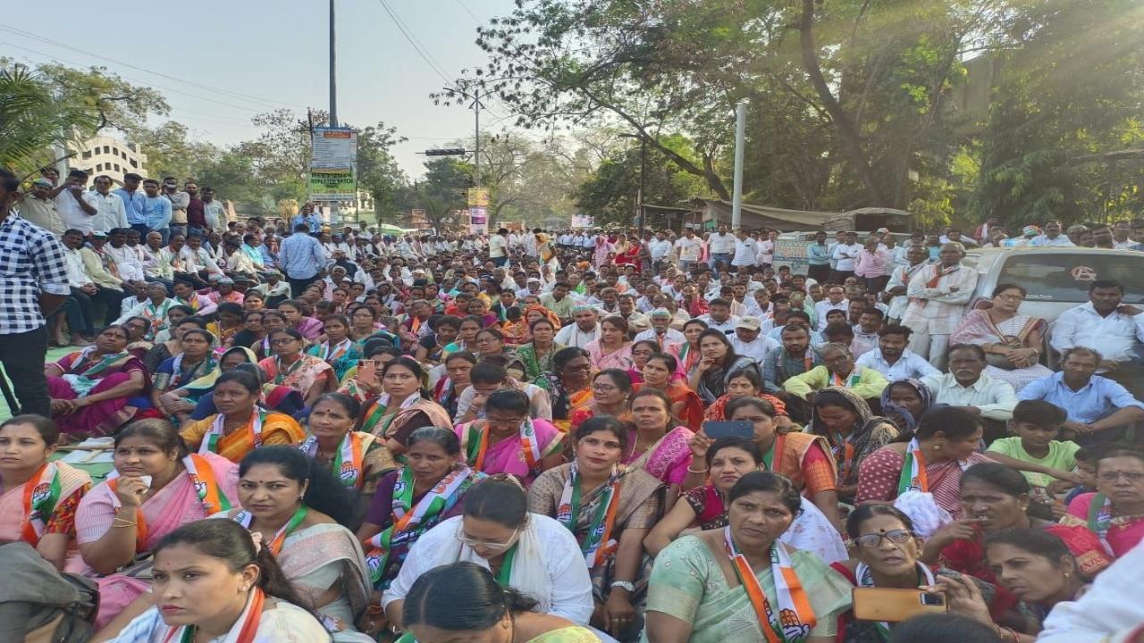 In photos: Congress' protest against BJP government in Maharashtra's Bhandara