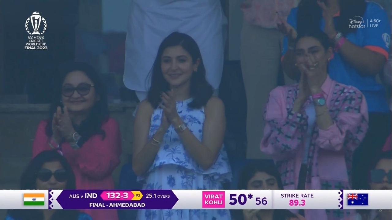 Anushka Sharma and her mother give a standing ovation as Kohli completes 50 runs during last evening's match