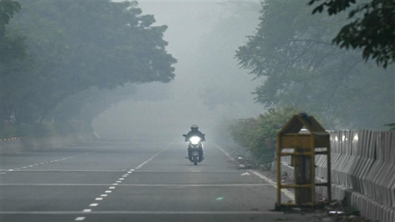 On Wednesday alone, 2,544 fresh stubble burning incidents were reported in Punjab, bringing the total number of such fires since September 15 to 30,661. A report by the Energy Policy Institute at the University of Chicago in August estimated that air pollution is reducing life expectancy in Delhi by almost 12 years.