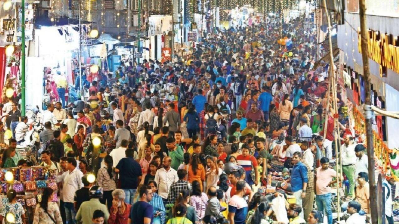 Diwali 2023: Shoppers face crowded chaos in Mumbai and Thane markets