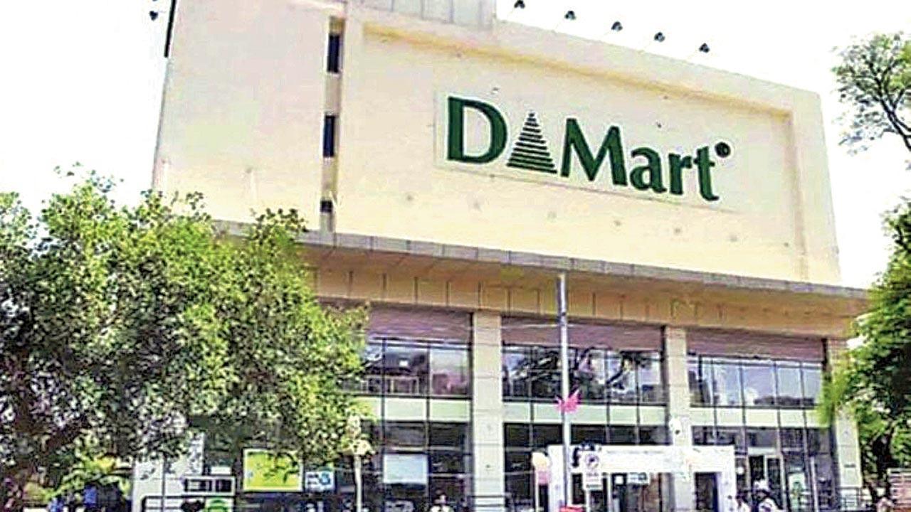 Mumbai: Foreigner snatches cash and flees from DMart store in Andheri