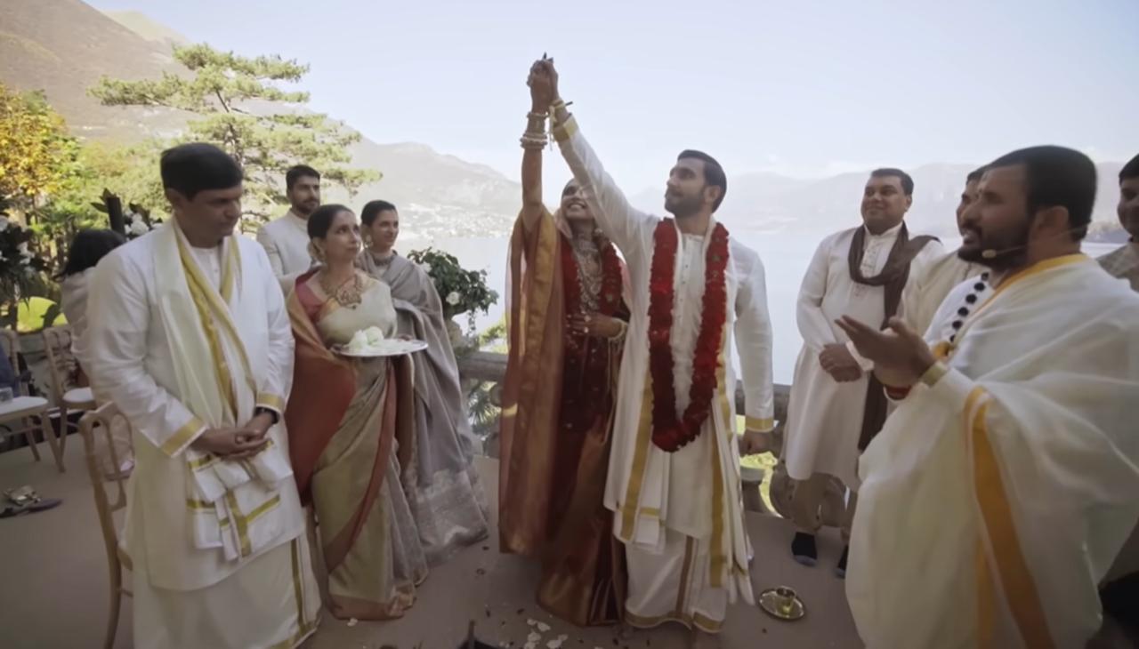 For the wedding as per Konkani rituals, Deepika wore a saree gifted by her mother. Ranveer wore a traditional outfit for the ceremony