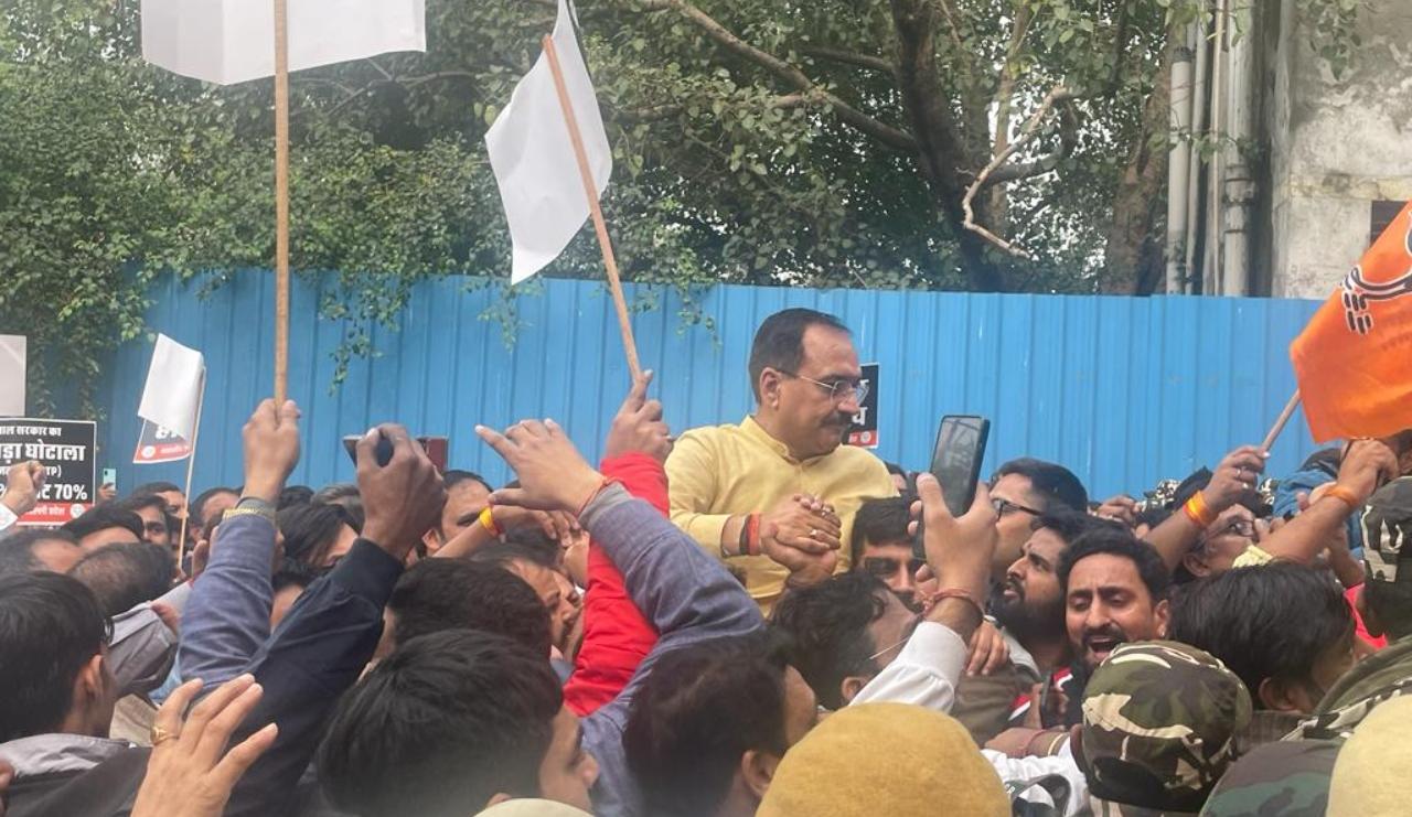 The BJP party members accused the Delhi Jal Board of running a 