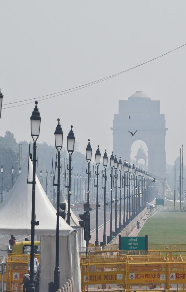 Speaking on the issue of Delhi pollution, a morning walker said, 