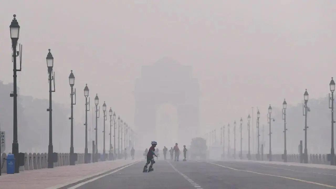 Delhi's air quality in 'very poor' category; AQI at 369