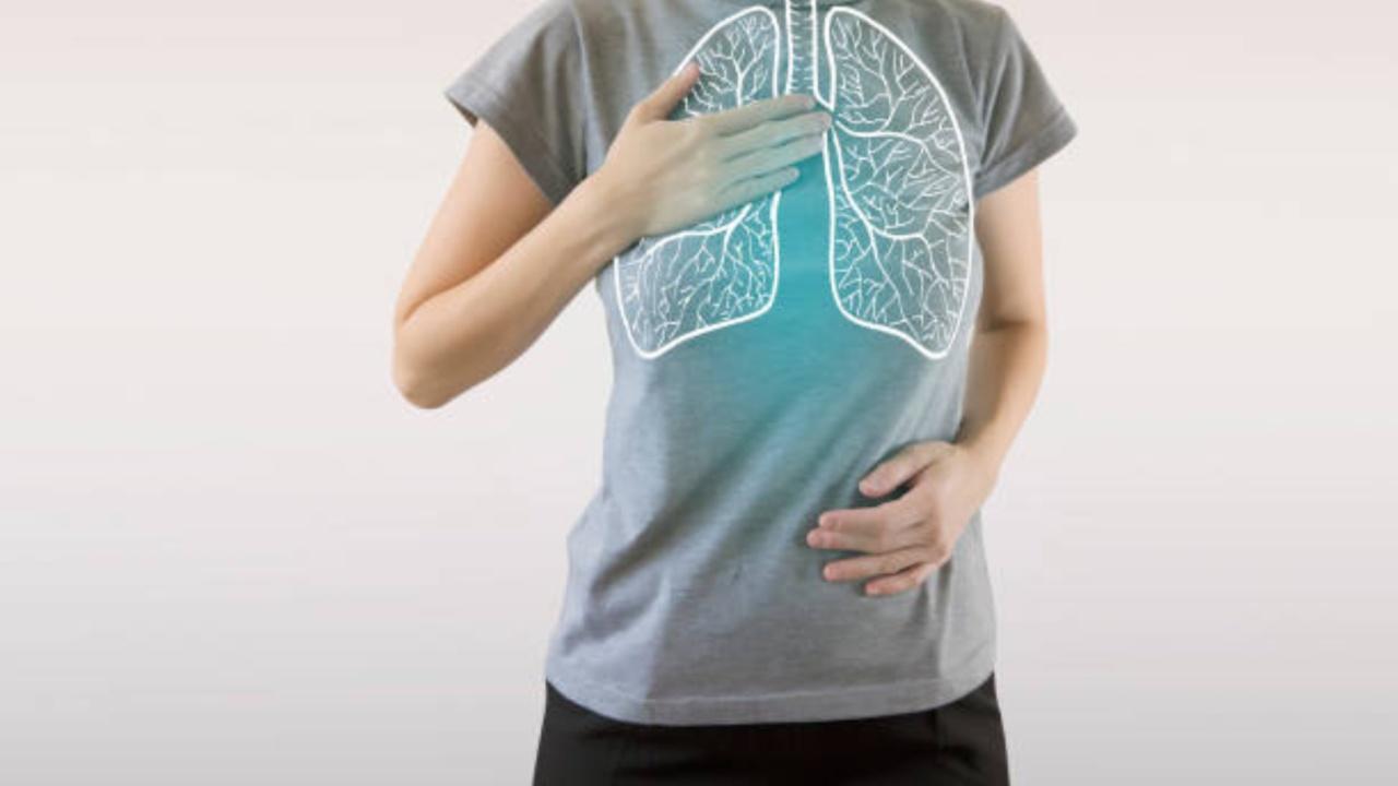 Patients with respiratory problems should try to keep their windows and doors closed during the peak hours of pollution. Those who have an underlying lung condition should prefer to stay home. 