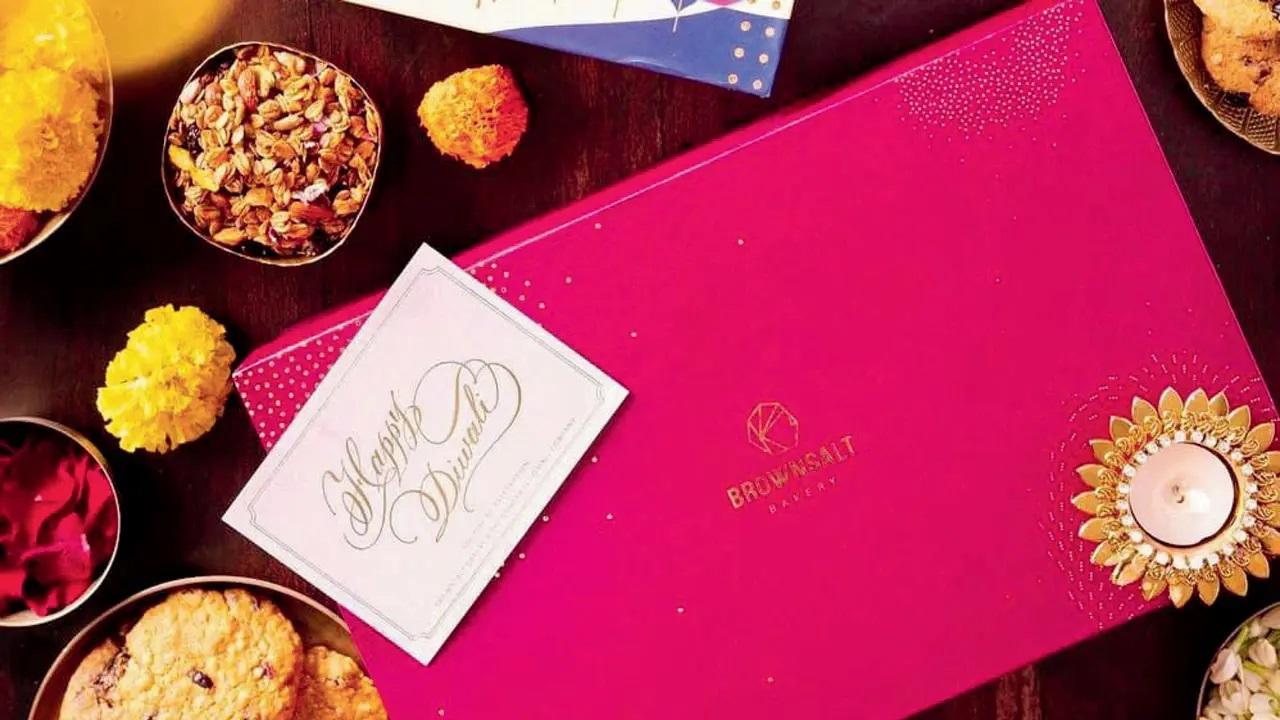 The Brownsalt Bakery specialises in corporate gift hampers—perfect for your colleagues who like to indulge in sweets but wish to eat healthy as well. The hamper consists of nut jars as well.
The Brownsalt BakeryPRICE: Rs 590 onwardsTO ORDER: brownsaltbakery.com