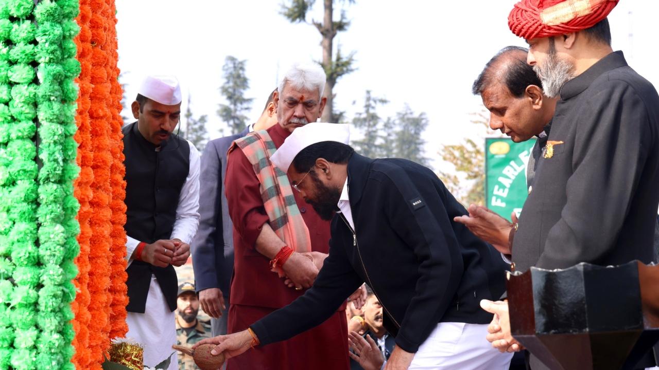 During the unveiling ceremony, Jammu and Kashmir Deputy Governor Manoj Sinha, Maharashtra Cultural Affairs Minister Sudhir Mungantiwar and other dignitaries were present as chief guests