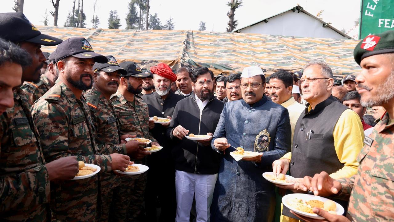 Governor Ramesh Bais, Chief Minister Eknath Shinde, Cultural Affairs Minister Sudhir Mungantiwar had in October showed the green flag and guided the statue to Kupwara