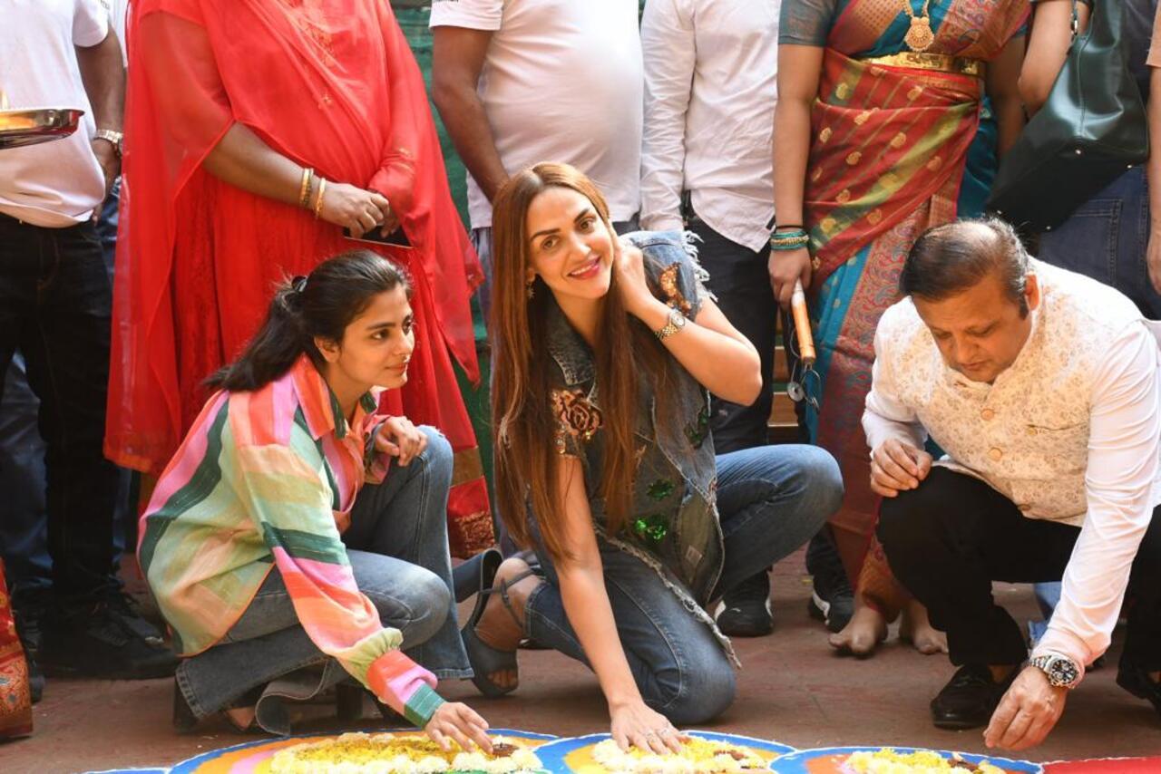 Esha participated in various activities and posed for the cameras