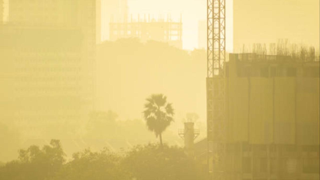 Hormonal imbalanceAir pollution can disrupt the endocrine system in both genders, affecting the balance of reproductive hormones. In women, this can lead to irregular menstrual cycles, anovulation and even conditions like polycystic ovary syndrome (PCOS), making conception difficult Hormonal imbalanceAir pollution can disrupt the endocrine system in both genders, affecting the balance of reproductive hormones. In women, this can lead to irregular menstrual cycles, anovulation and even conditions like polycystic ovary syndrome (PCOS), making conception difficult