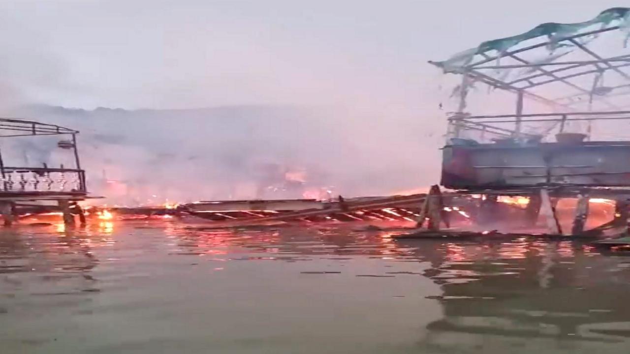 IN PHOTOS: Fire in houseboats at Dal Lake in Srinagar