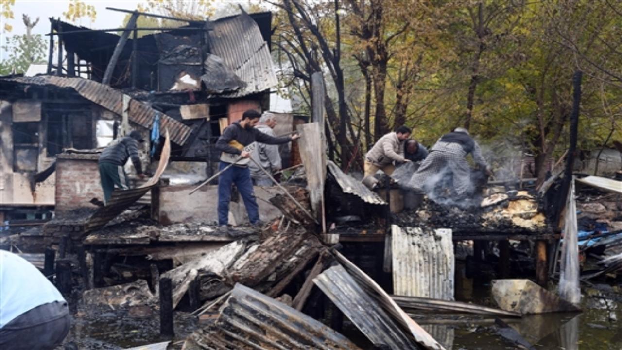 The cause of the fire, which engulfed five houseboats and as many huts attached to those, was not immediately known, the officials said. They said preliminary investigations suggested that the fire broke out in one of the houseboats in the early hours due to malfunctioning of a heating appliance.