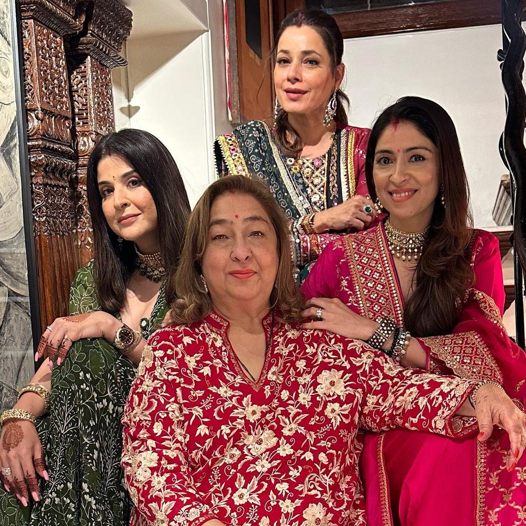 Here we can see the fabulous wives, including Maheep Kapoor and Neelam Kothari with Rima Jain