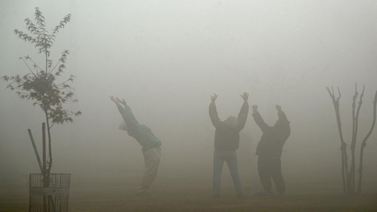 In Photos: Heavy, dense fog envelopes Srinagar
