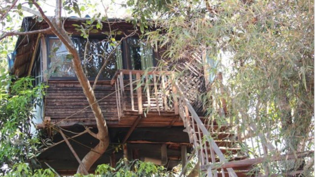 As kids, we have always wanted to stay in a treehouse after reading Enid Blyton's stories. Now, this dream can be lived at the treehouse located in Dapoli. 
Situated in Maharashtra's Ratnagiri district, this treehouse resort is a haven of activities, ensuring your stay is full of thrill. From a 3-hour farm tour and interactive planting sessions for kids to harvesting fruits and vegetables alongside engaging in local farming activities, the options are diverse. Embark on a bird-watching excursion or indulge in archery and rifle shooting, all while being in close proximity to the historic Panhale Kaji caves
