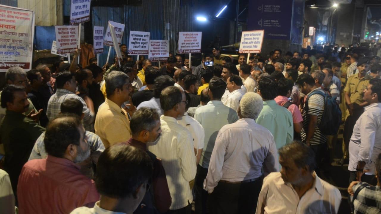 IN PHOTOS: Ghatkopar residents protest against hawkers near railway station