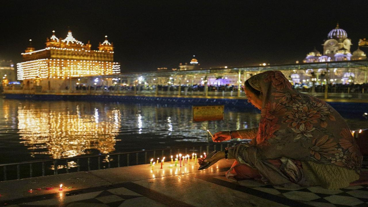 This year, the important event will be commemorated with utmost love and reverence by Sikhs all across the world on Monday, November 27.