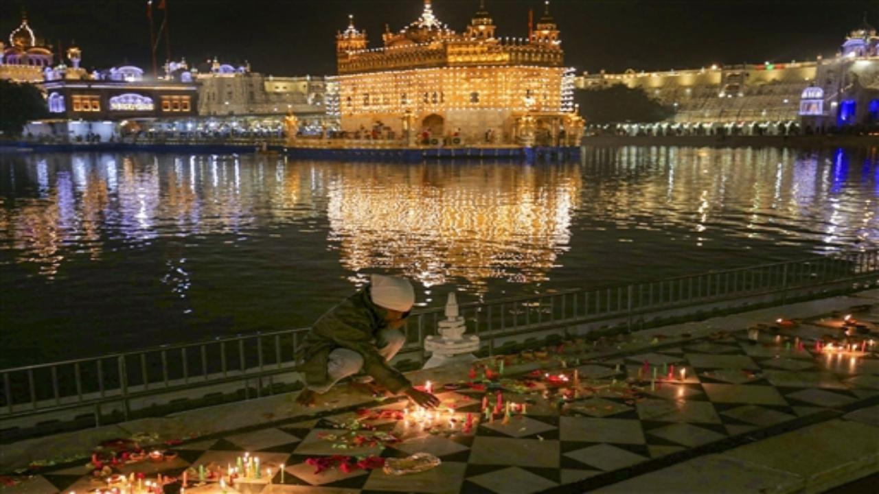 In Photos: Golden Temple illuminated on occasion of Guru Nanak Jayanti