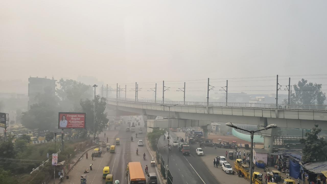 In pics: Thick toxic haze engulfs Delhi