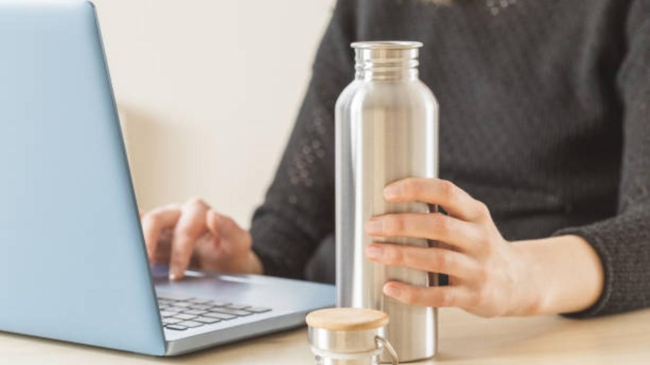 Staying hydrated is essential for overall well-being and productivity. Keep a reusable water bottle on your desk to encourage regular sips throughout the day. Dehydration can sometimes be mistaken for hunger, so staying adequately hydrated can also help control unnecessary snacking.