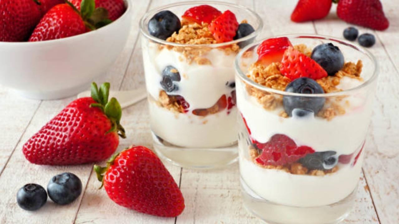 Pack smart snacks like fresh fruit, nuts, Greek yoghurt, protein bars or whole-grain crackers to stay nourished and focused during hectic moments. These snacks provide a quick energy boost without the guilt.