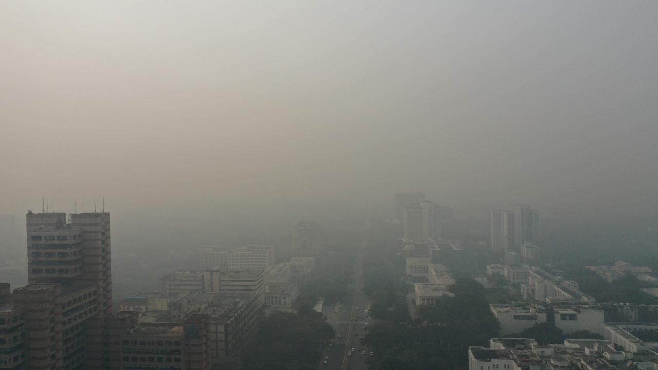 In Photos: Thick layer of smog blankets Delhi