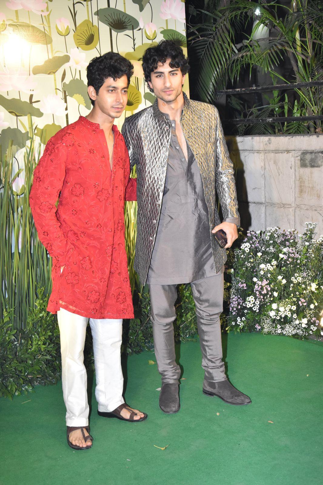 Ibrahim Ali Khan and Mihir Ahuja posed for the flashing lights together