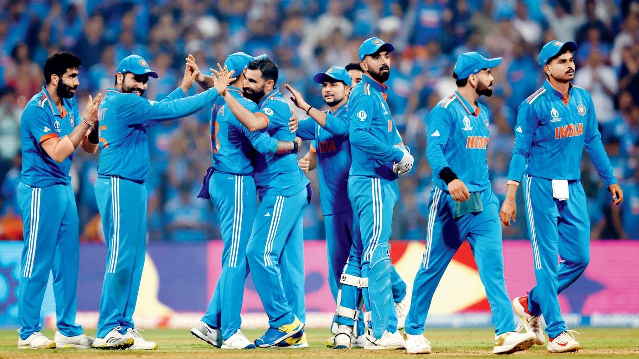 India pacer Mohammed Shami (fourth from left) celebrates New Zealand batsman Daryl Mitchell’s dismissal with teammates during the semi-final at the Wankhede Stadium, Mumbai, on Wednesday. Pic/Getty Images