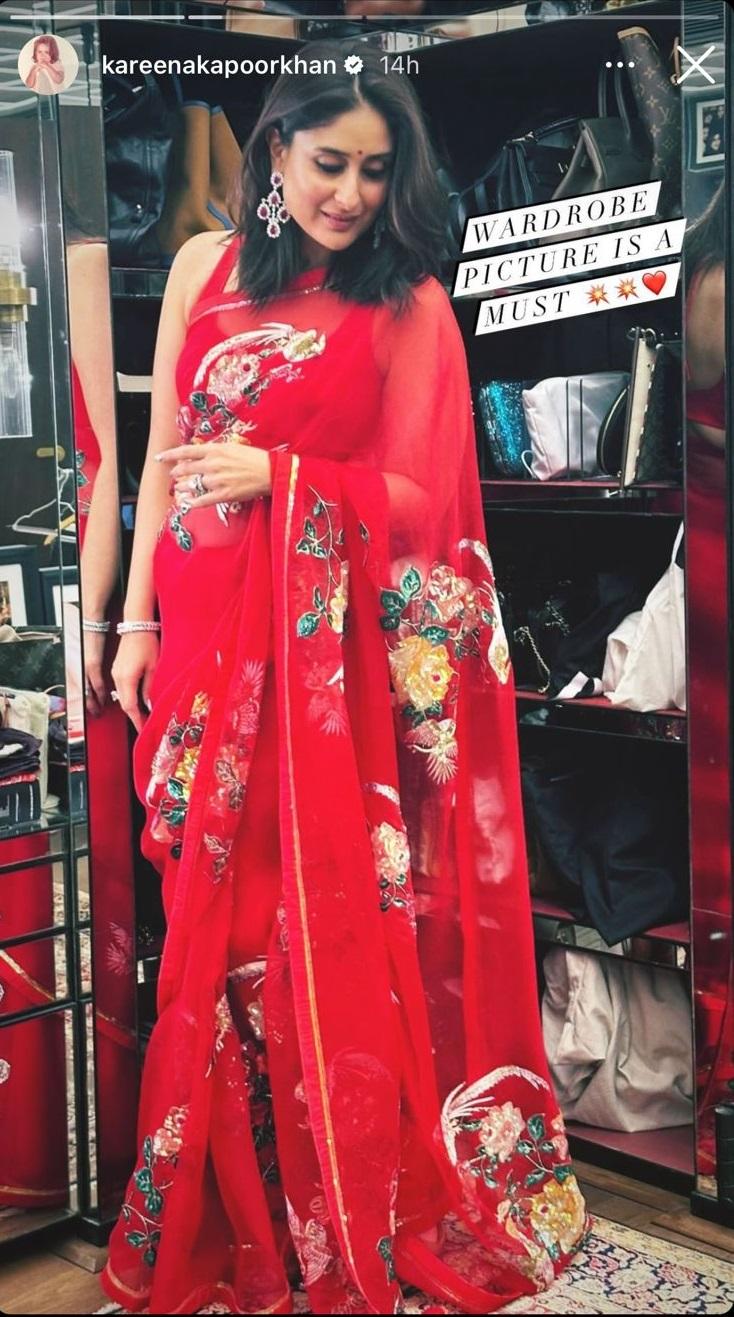 For the occasion, Kareena chose a beautiful red saree with flower motifs shining through