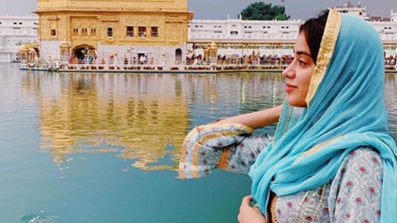 Janhvi Kapoor visited the Golden Temple during the Amritsar schedule of Dostana 2 co-starring Kartik Aaryan (Source/Janhvi Kapoor Instagram)
