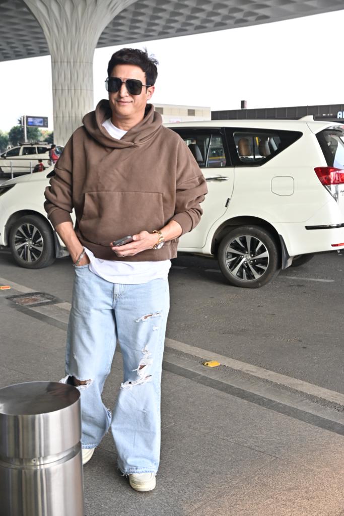 Jimmy Shergill was clicked at the airport
