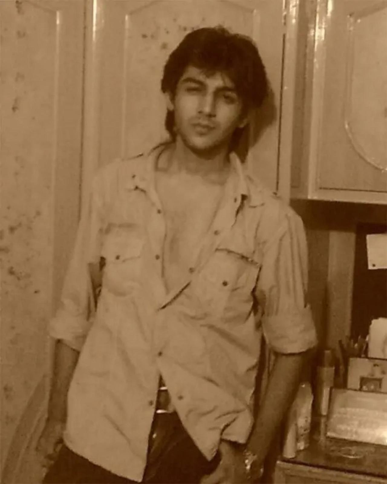 Born in 1990, Kartik Aaryan hails from Gwalior. He came to Mumbai with the aspiration of becoming an actor. He studied engineering while simultaneously doing modelling assignments and giving auditions. He came across the audition for Luv Ranjan's Pyaar Ka Punchnama on Facebook and went through a six month process of auditioning