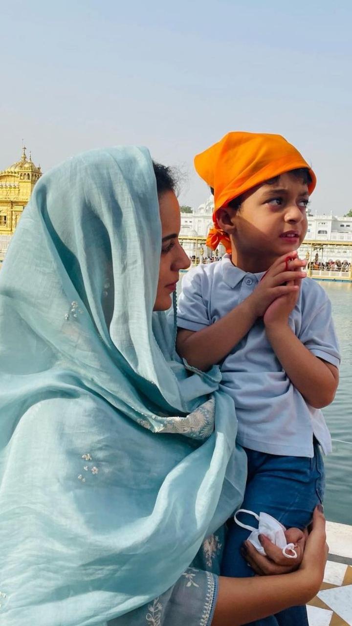 Kangana Ranaut sought blessings at the Golden Temple a couple of years ago. The actress wore a pastel blue suit (Source/Kangana Ranaut Instagram)